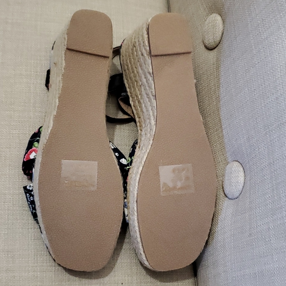 Shoes - Picture 5 of 5